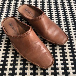 Modelista Leather Clogs